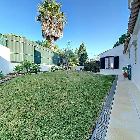 Casa vacanze Traditionnelle Avec Piscine, Jardin, Climatisation, Parking